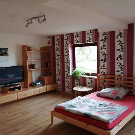 Moderne Ganze Ferienwohnung 1Km Zum Funpark Und Nur 15 Minuten Nach Nuernberg Zirndorf Buitenkant foto