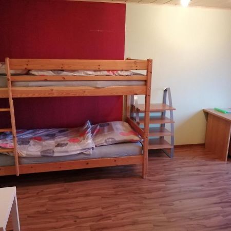 Moderne Ganze Ferienwohnung 1Km Zum Funpark Und Nur 15 Minuten Nach Nuernberg Zirndorf Buitenkant foto