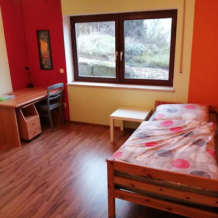 Moderne Ganze Ferienwohnung 1Km Zum Funpark Und Nur 15 Minuten Nach Nuernberg Zirndorf Buitenkant foto