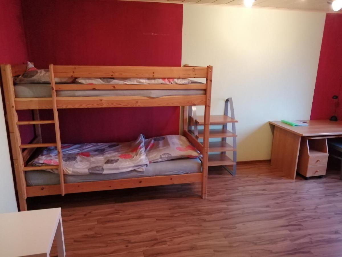 Moderne Ganze Ferienwohnung 1Km Zum Funpark Und Nur 15 Minuten Nach Nuernberg Zirndorf Buitenkant foto