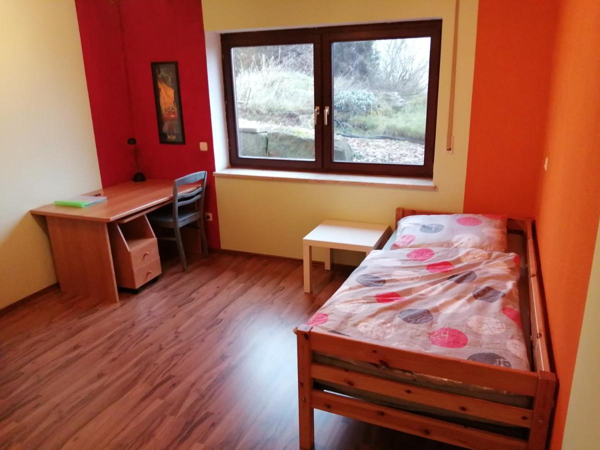 Moderne Ganze Ferienwohnung 1Km Zum Funpark Und Nur 15 Minuten Nach Nuernberg Zirndorf Buitenkant foto