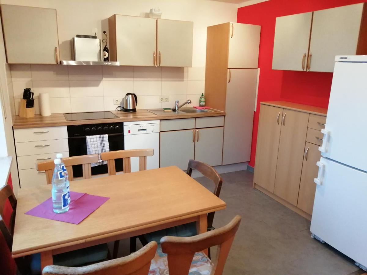 Moderne Ganze Ferienwohnung 1Km Zum Funpark Und Nur 15 Minuten Nach Nuernberg Zirndorf Buitenkant foto