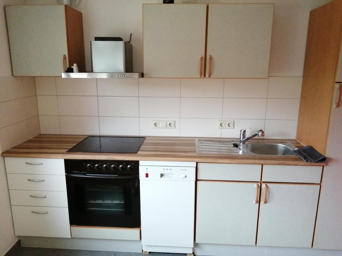 Moderne Ganze Ferienwohnung 1Km Zum Funpark Und Nur 15 Minuten Nach Nuernberg Zirndorf Buitenkant foto