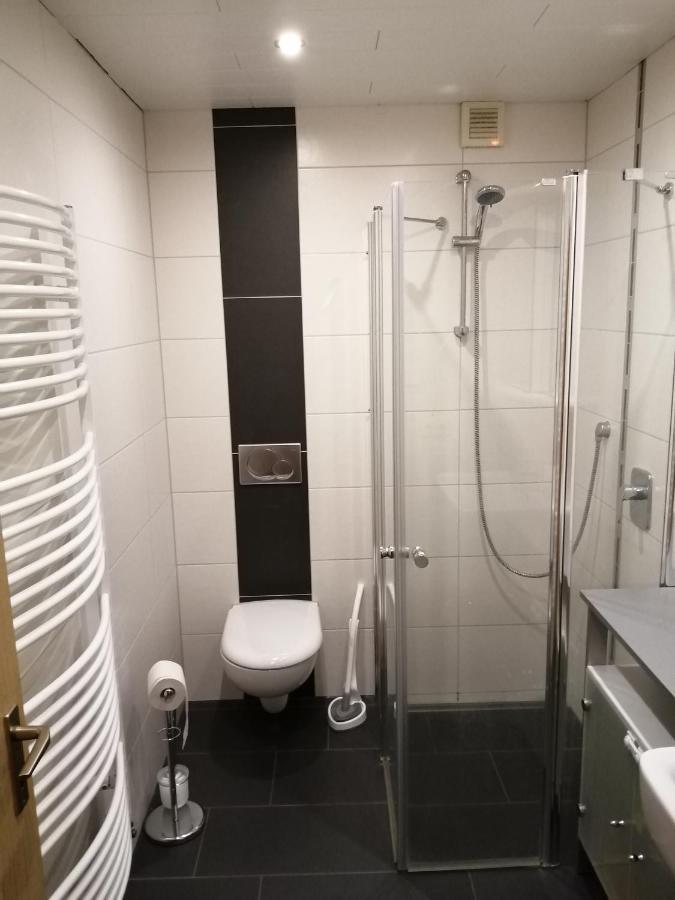 Moderne Ganze Ferienwohnung 1Km Zum Funpark Und Nur 15 Minuten Nach Nuernberg Zirndorf Buitenkant foto